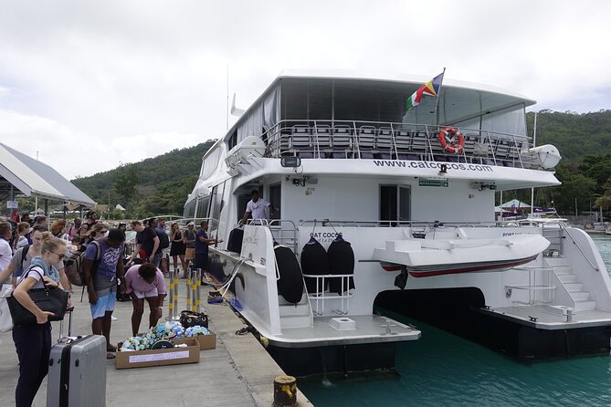Cat Cocos: Praslin Island to Mahe Island Fast Ferry - One hour across the channel to Mahé