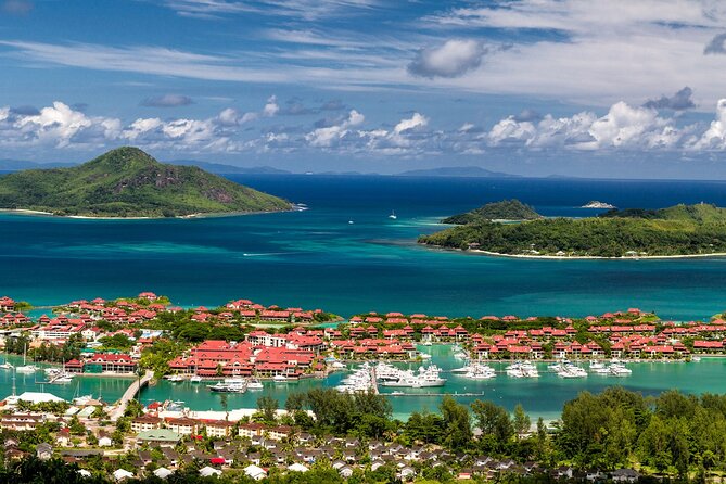 Half Day Discovery Tour of Victoria - Seychelles Capital on Mahe Island - Craft stalls at Camion Hall and the Esplanade
