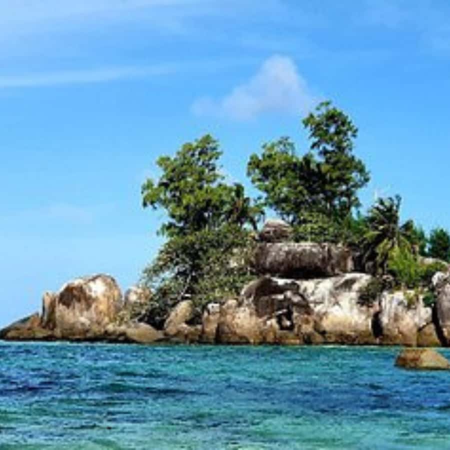 Mahe Discovery Bus Tour - Beau-Vallon Beach begins the beach sampler