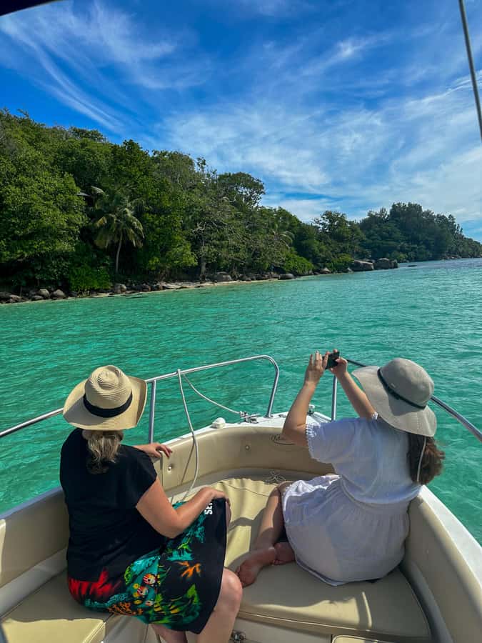 Mahe: Private half-day boat trip at the St.Anne Marine Park - Three snorkeling stops, three chances to find marine life