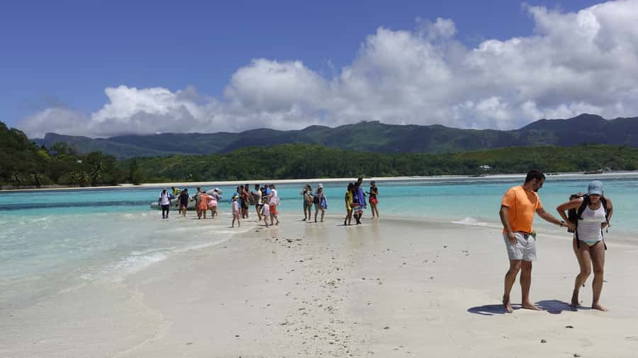 Mahe: St.Anne Marine National Park Reef Safari with Lunch - Moyenne Island: tortoises, ruins, and a short walk