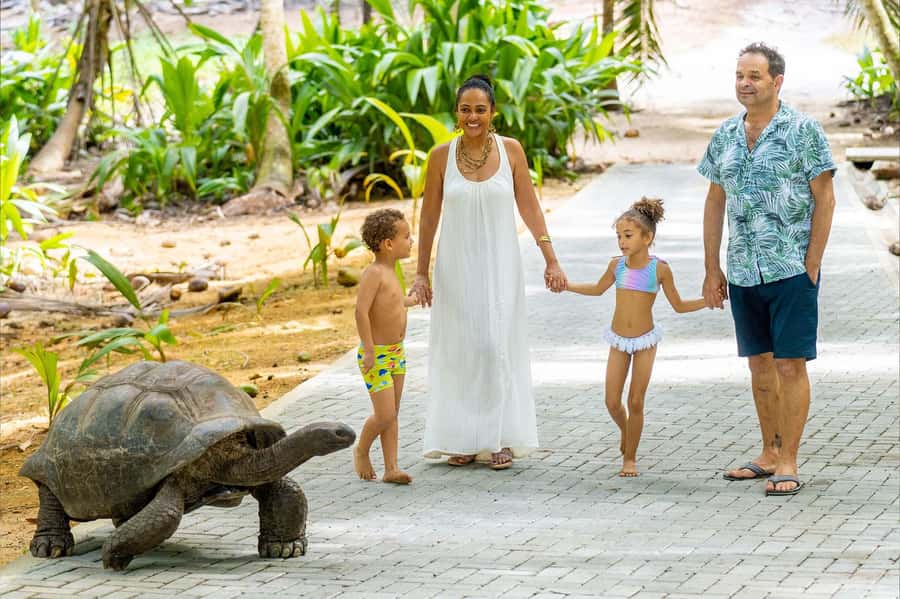 Mahé: Wild South Discovery Trip with Local Lunch - Victoria in 60 minutes: market, clock tower, and temple