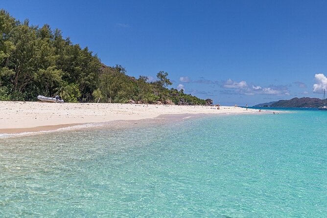 Praslin Curieuse, St Pierre &AnseLafarine fullday trip CreoleBBQ - A Creole barbecue at 12:30 pm
