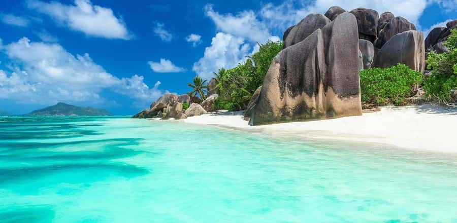 Praslin: Curieuse & St-Pierre Boat Adventure with Snorkeling - Lunch at Curieuse: BBQ or your own picnic