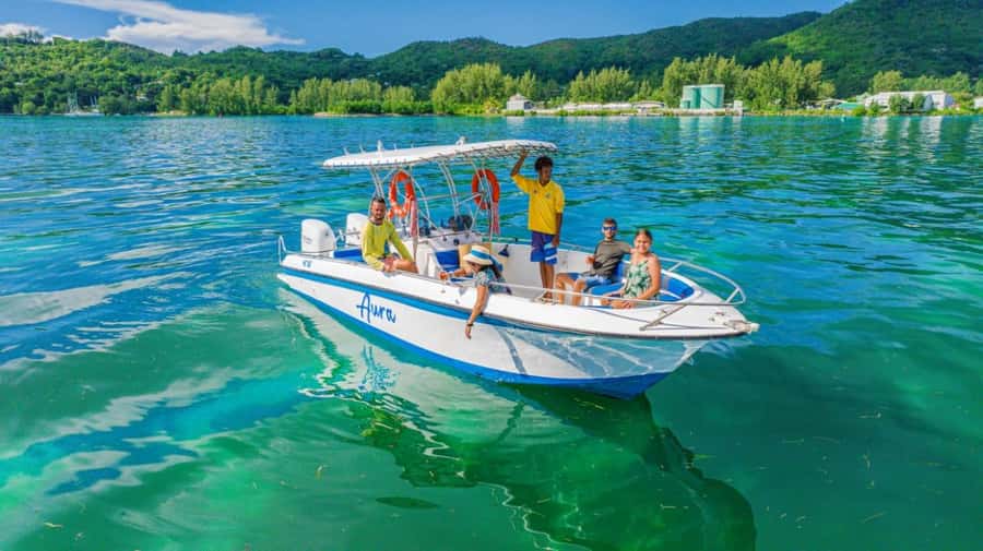 Praslin: Curieuse & St-Pierre Boat Adventure with Snorkeling - Arriving at Curieuse around 9:40