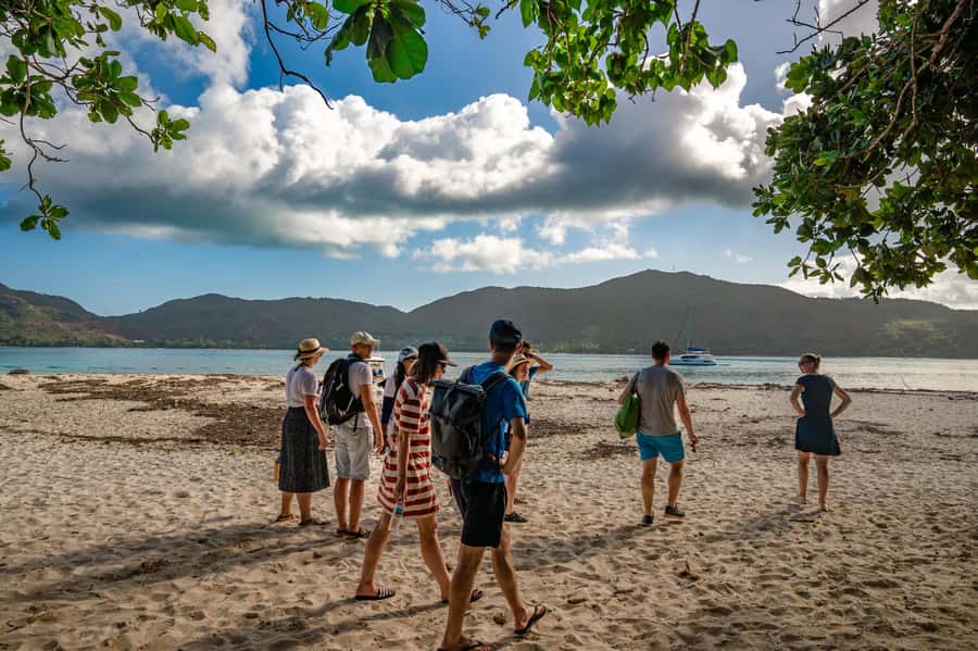 Praslin: Curieuse & St. Pierre Full-Day Boat Trip with Lunch - A Beach BBQ Makes Lunch Part of the Experience