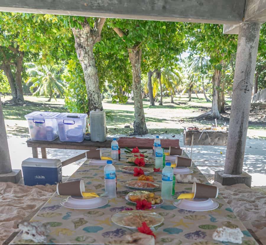 Praslin: Sister & Coco Island Full-Day Cruise and Creole BBQ - Félicité Island and the final swim