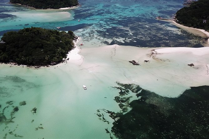 St Anne Marine Park & Moyenne Island, Creole Lunch (Private Boat) - Creole lunch at Jolly Roger around 1:30 p.m.