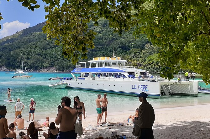 Taxi service & Mahe Island tours - Climbing toward Mission Lodge and mountain views