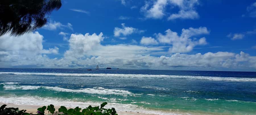 Tour Mahe Seychelles your way. Victoria national park beache - Through the national park to Mission Lodge
